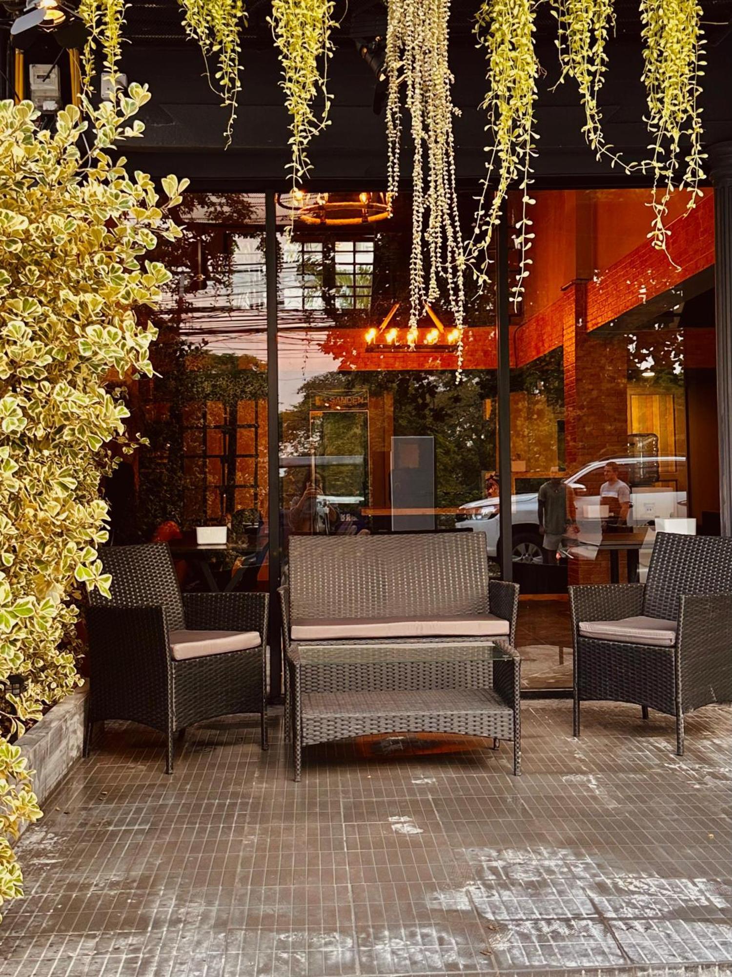 Hostel Friends Station & Cafe Pattaya Exterior foto